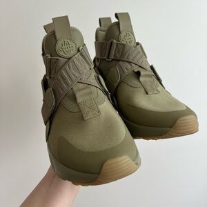 [BRAND NEW] Women’s Nike Air Huarache City, Olive Green| size US6.5